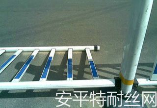 道路護(hù)欄網(wǎng)